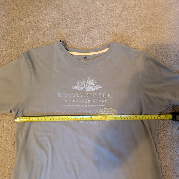 Banana Republic Men's Tee - Picture 4 of 5